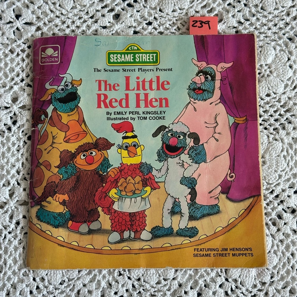 Sesame Street 'The Little Red Hen' Book
